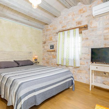 Awesome Apartment In Žminj Exterior foto