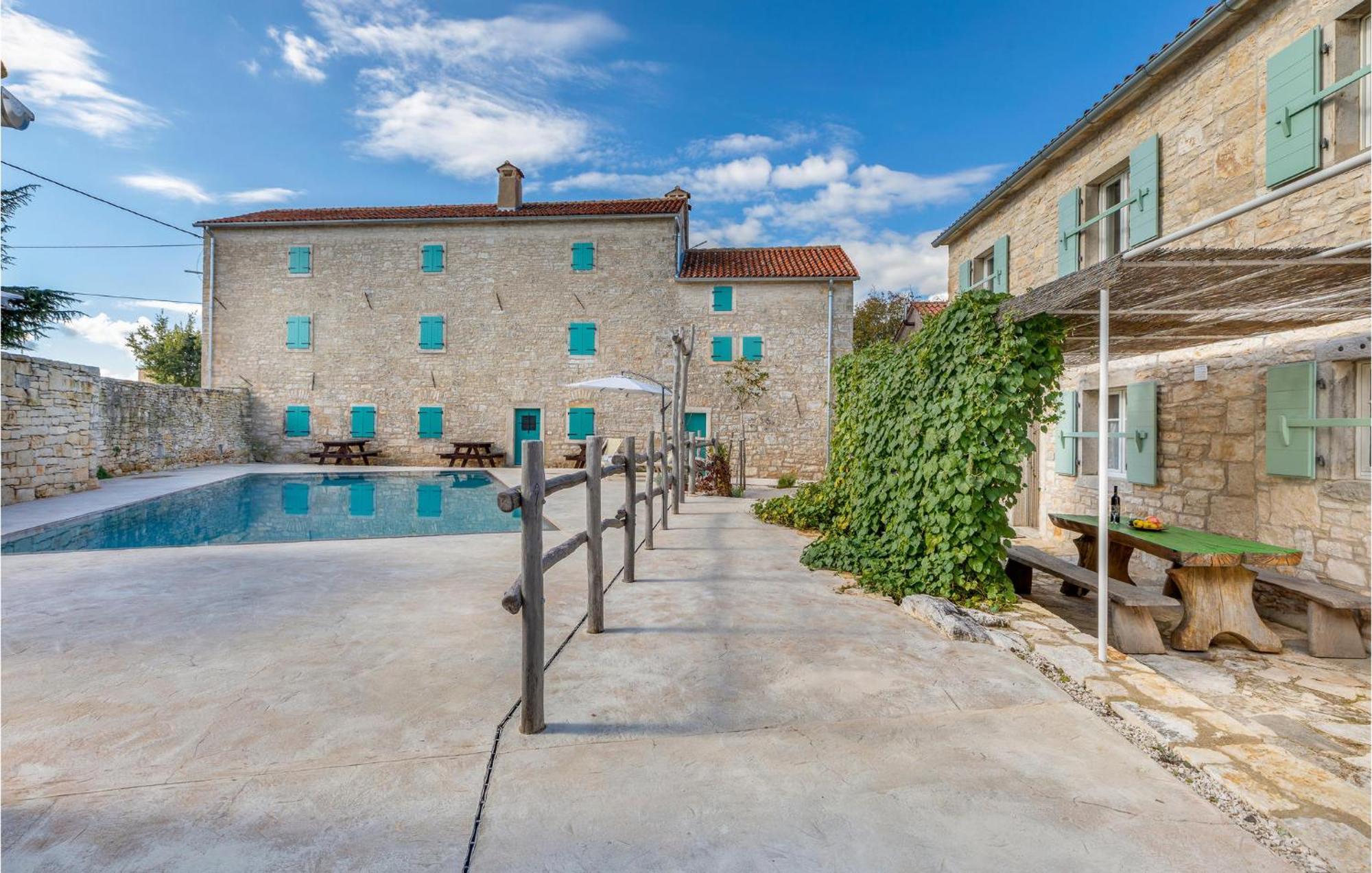 Awesome Apartment In Žminj Exterior foto